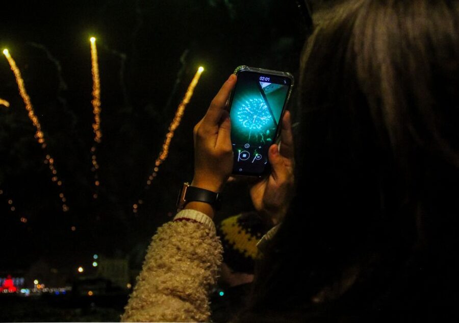 Lisbon: New Year's Eve with Live Dj Fireworks and Open Bar - The live DJ and the social side