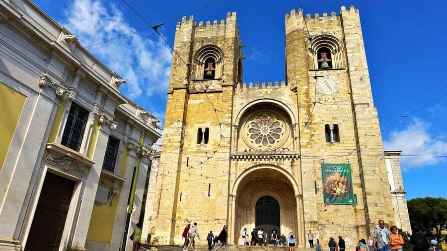 Lisbon: Old Town Tuk-Tuk Tour. - Santa Luzia and Portas do Sol: the photogenic heart of Alfama