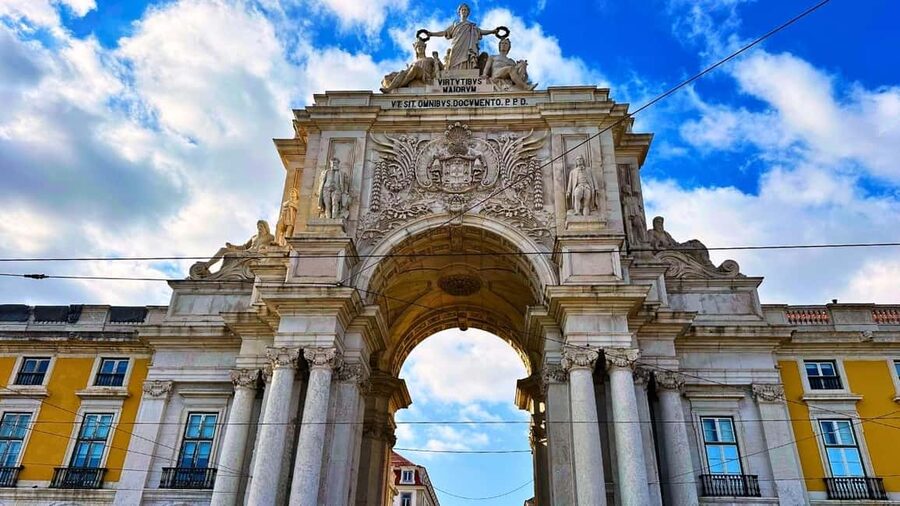 Lisbon: Old Town Tuk-Tuk Tour. - São Vicente and the National Pantheon