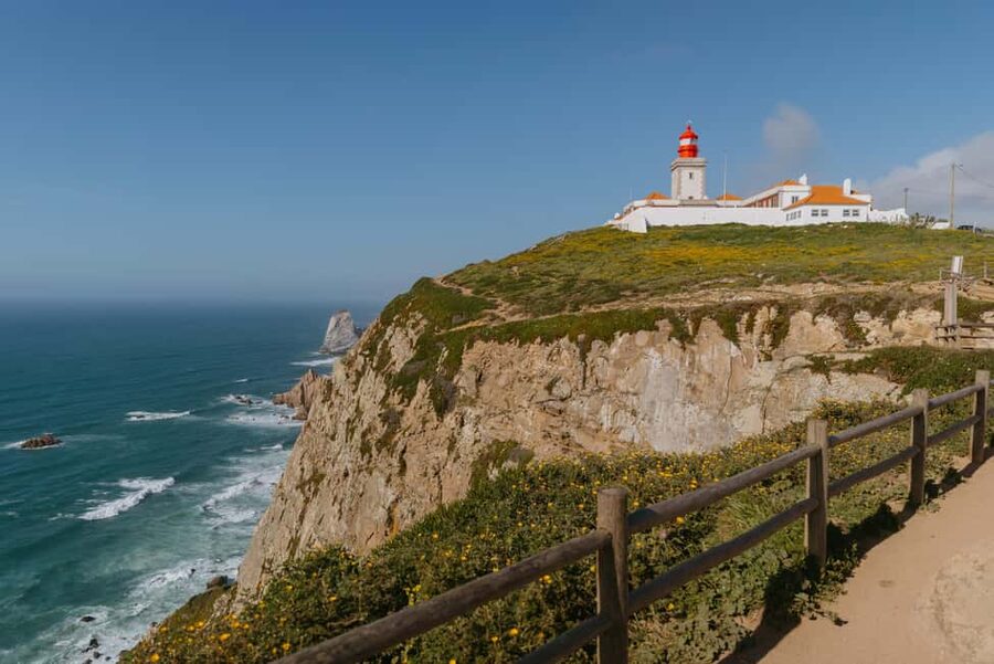 Lisbon: Pena Palace, Sintra, Cabo da Roca, & Cascais Daytrip - Sintra’s 90-minute break for food and wandering