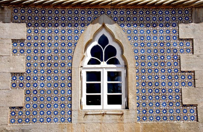 Lisbon: Pena Palace, Sintra, Regaleira, Roca, Cascais Tour - The small van and the guide make the difference