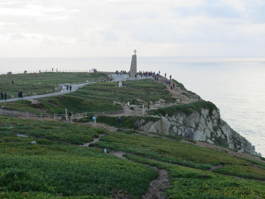 Lisbon: Pena, Regaleira & Atlantic Coast Tour with a Local - Why the small van matters in Sintra