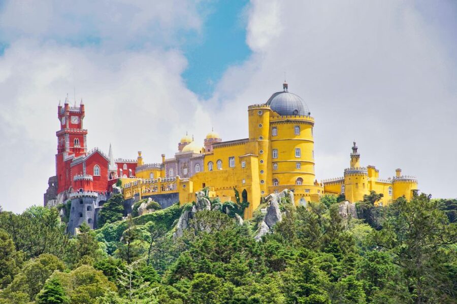 Lisbon: Pena, Regaleira & Atlantic Coast Tour with a Local - Guides who shape the day