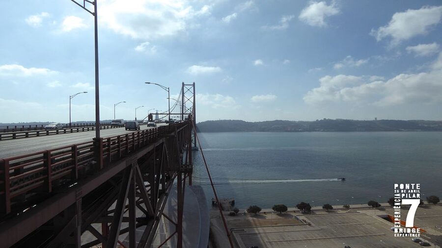 Lisbon: Pilar 7 Bridge Experience Ticket - Starting on Floor 0: the model, shop, and virtual reality