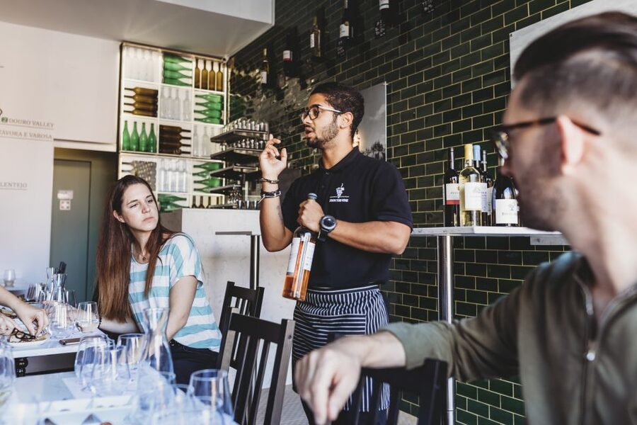 Lisbon: Portuguese Wine and Cheese Tasting with Lunch - How the two hours usually unfold