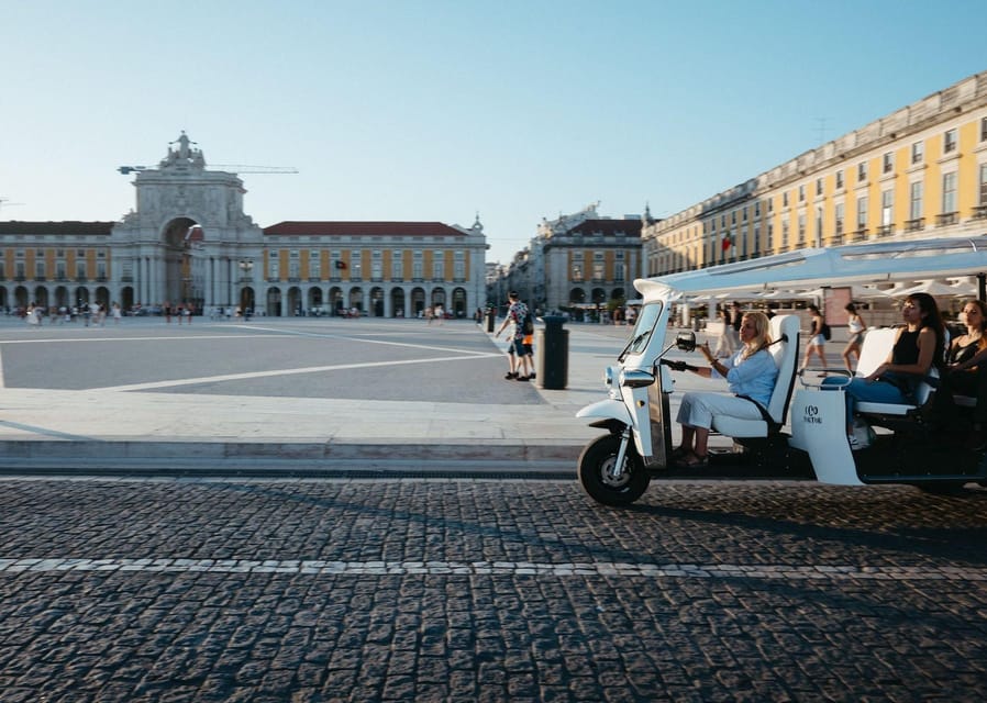 Lisbon: Private Christmas Lights Tour by Eco Tuk Tuk - Starting near Time Out Market