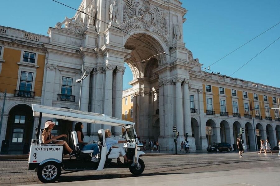 Lisbon: Private Christmas Lights Tour by Eco Tuk Tuk - What the guide adds to a one-hour tour
