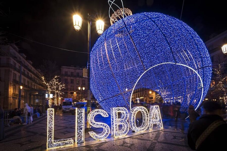 Lisbon: Private Christmas Lights Tour by Eco Tuk Tuk - Staying warm when Lisbon weather turns
