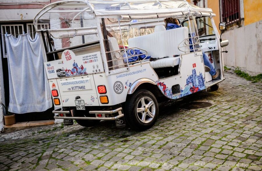 Lisbon: Private City Tour by Eco Tuk Tuk - Choosing between one, two, three, and four hours