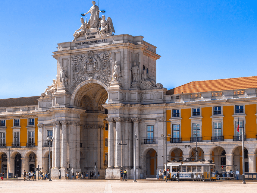 Lisbon: Private City Tour by Tuk-Tuk - Portas do Sol and Santa Luzia