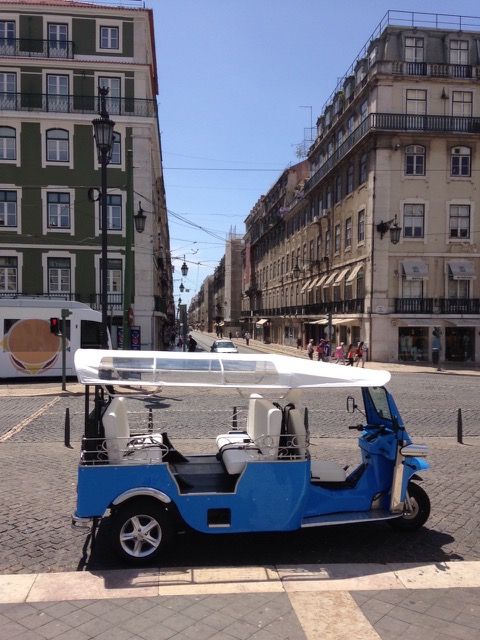 Lisbon: Private Guided Tour of Historical Center by Tuk Tuk - Alfama, the Sé, and Lisbon’s oldest streets