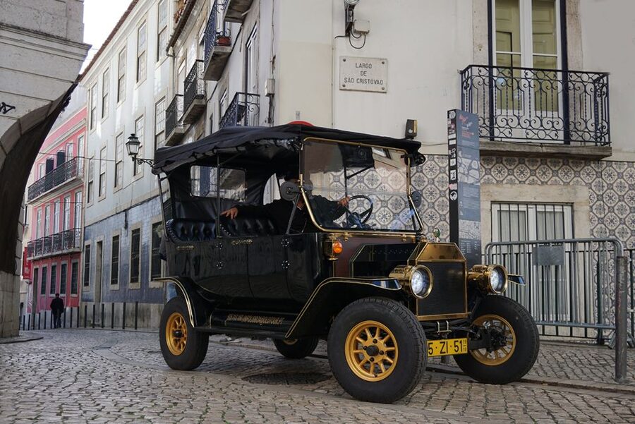 Lisbon: Private Guided Tuk-Tuk Tour with Hotel Pickup - Rossio Square and the central city
