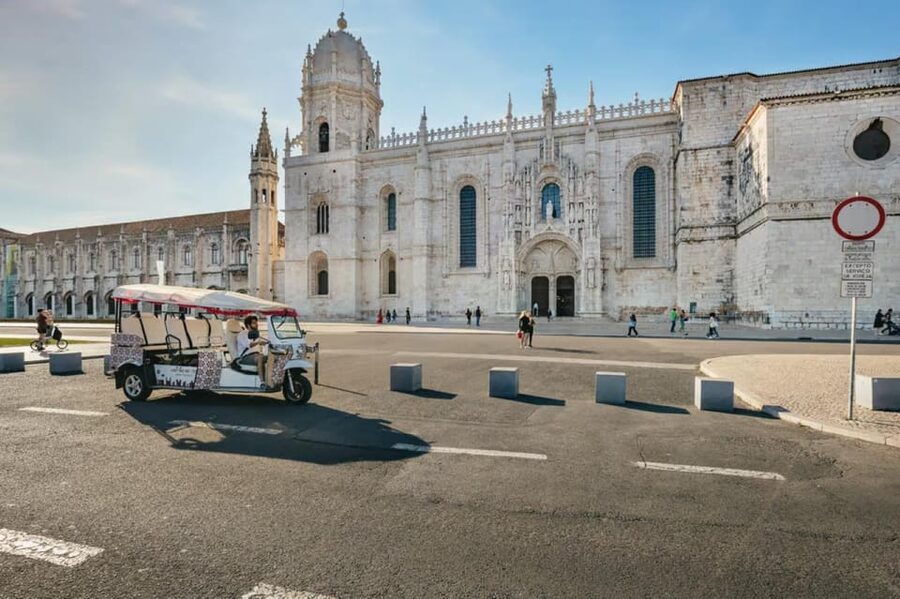 Lisbon: Private Guided Tuk-Tuk Tour with Hotel Pickup - Alfama, the cathedral, and Saint Anthony
