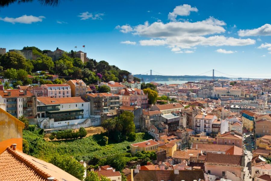 Lisbon: Private Half-Day Tour with Hotel Pickup - Lisbon Cathedral and the castle quarter