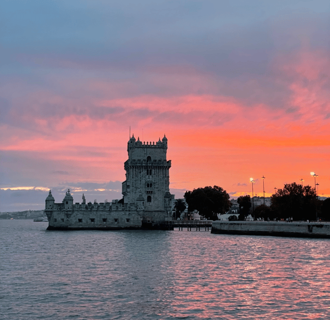 Lisbon: Private Luxury Catamaran Tour with Welcome Drink - Swimming, music, and the onboard bar
