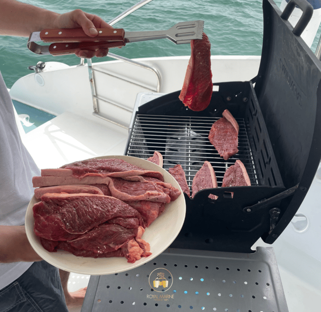 Lisbon: Private Luxury Catamaran Tour with Welcome Drink - Food and catering choices