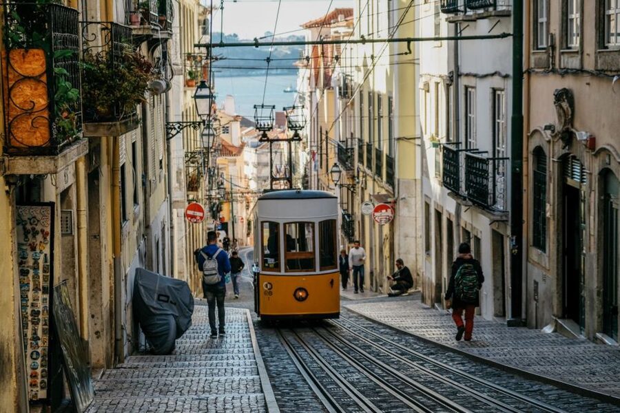 Lisbon: Private Sightseeing Tour in a Vintage Tuk Tuk - The two-hour Old Town route