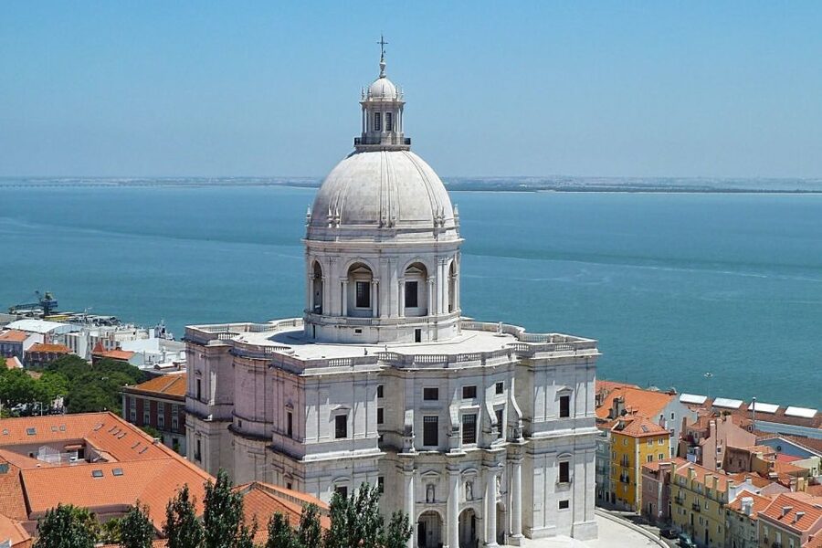 Lisbon: Private Sightseeing Tour in a Vintage Tuk Tuk - Who should book this Lisbon tour?
