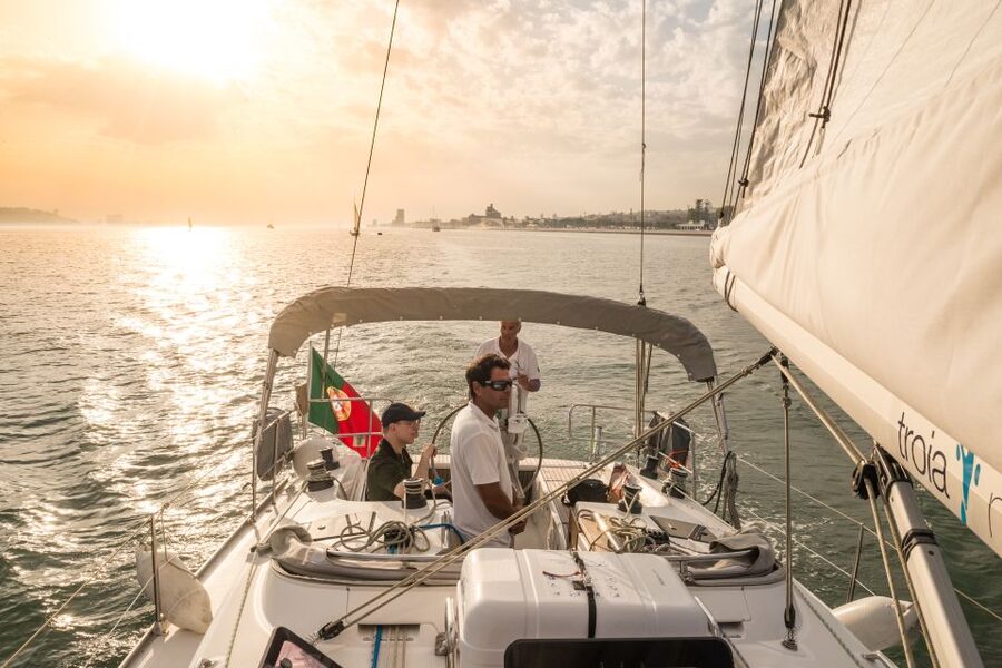Lisbon: Private Sunset Cruise on the Tagus River with Drink - Looking up at São Jorge Castle