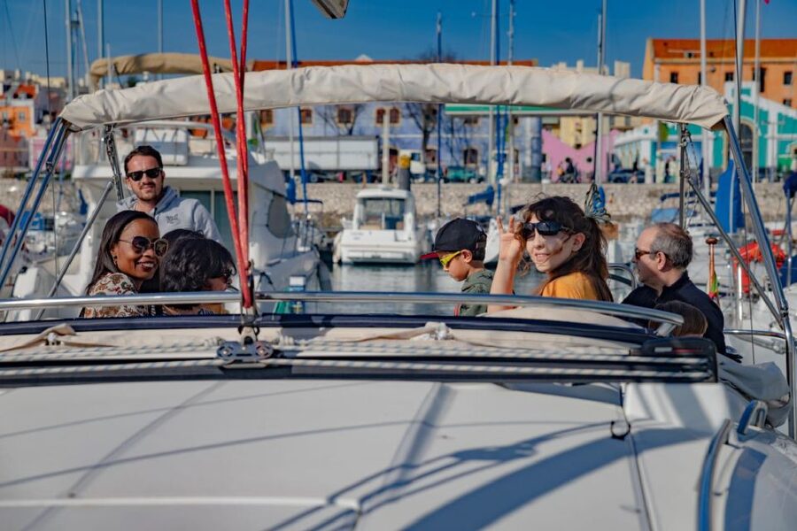 Lisbon: Private Tagus River Yacht Tour - Meeting the crew at Doca do Espanhol