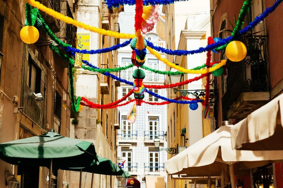 Lisbon: Private Tour with Locals – Highlights & Hidden Gems - Praça do Comércio and Lisbon’s grand public face