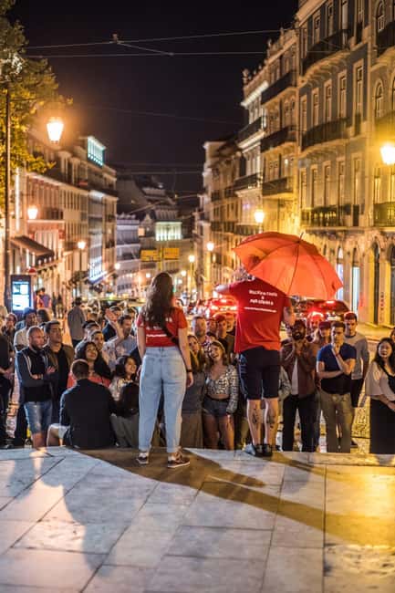 Lisbon: Pub Crawl with Open Bar and VIP Club Entry - Starting in Praça Luís de Camões