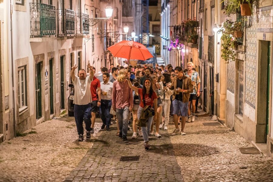 Lisbon: Pub Crawl with Open Bar and VIP Club Entry - Three bars in Bairro Alto