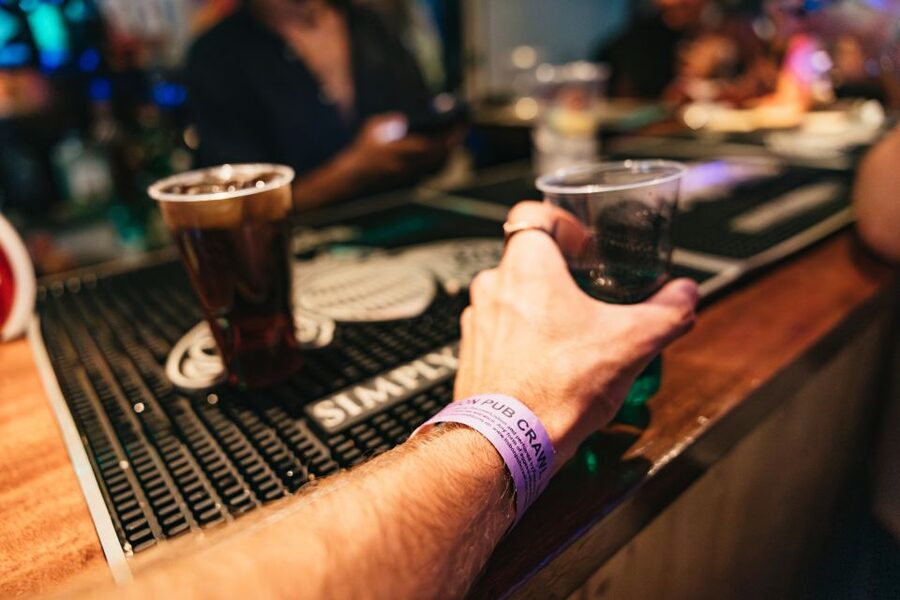 Lisbon: Pub Crawl with Open Bar, Shots & VIP Club Entry - How to make the night better