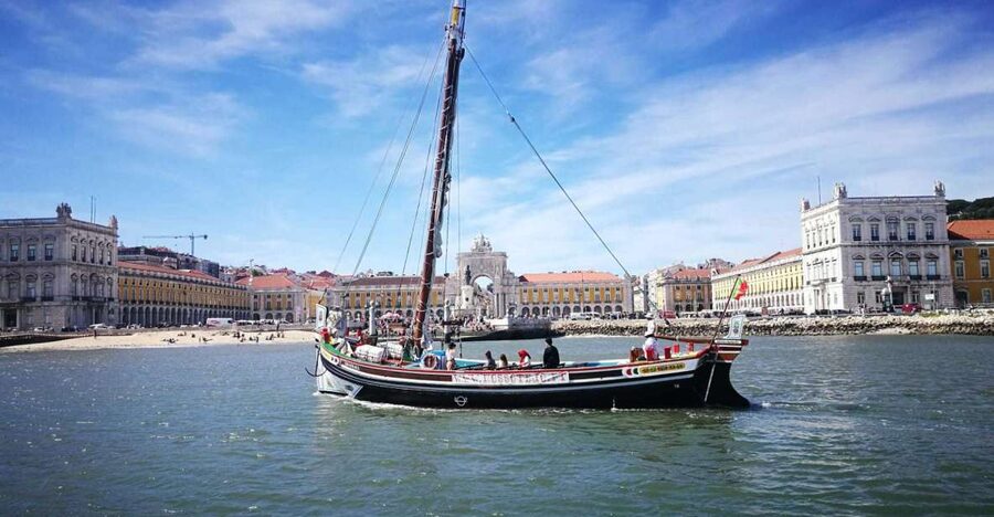 Lisbon: River Tagus Sightseeing Cruise in Traditional Vessel - Ribeira das Naus and the rebuilt Commerce Square