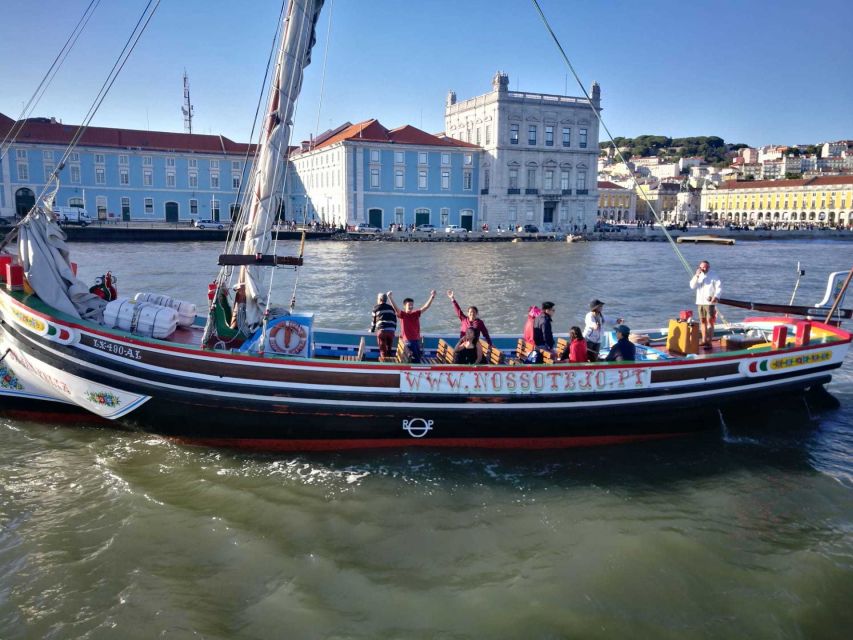 Lisbon: River Tagus Sightseeing Cruise in Traditional Vessel - What the live commentary adds, and where it falls short