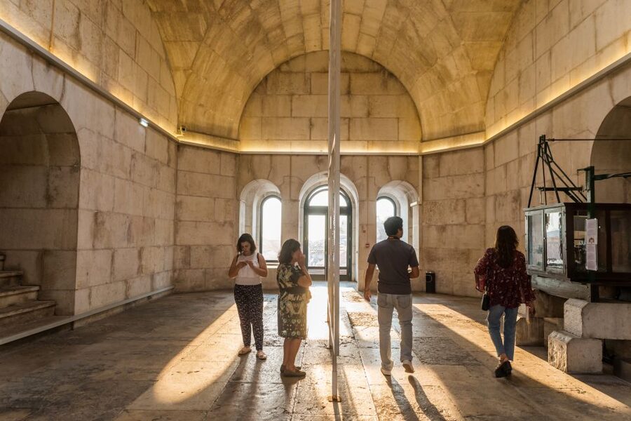 Lisbon: Rua Augusta Arch Admission Ticket - The sculptures above and below the arch