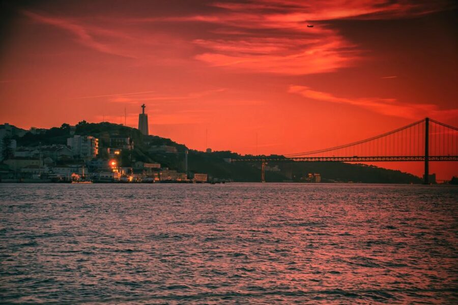 Lisbon: Sailboat Tour w/ Local Guide and Open Bar Green Wine - Key things to know before booking