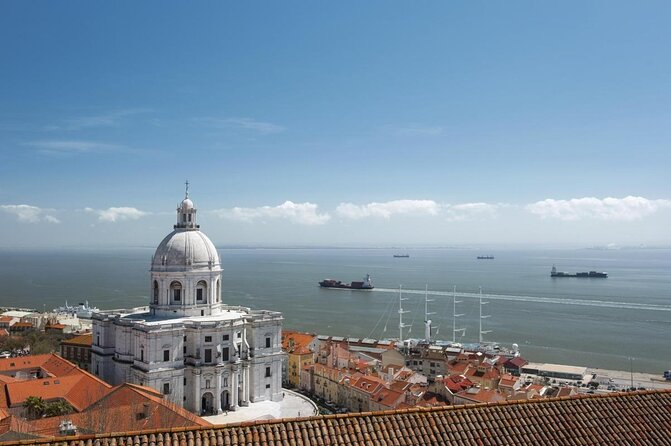 Lisbon Sailing Tour on a Luxury Sailing Yacht with 2 Drinks - Key points to know before you book