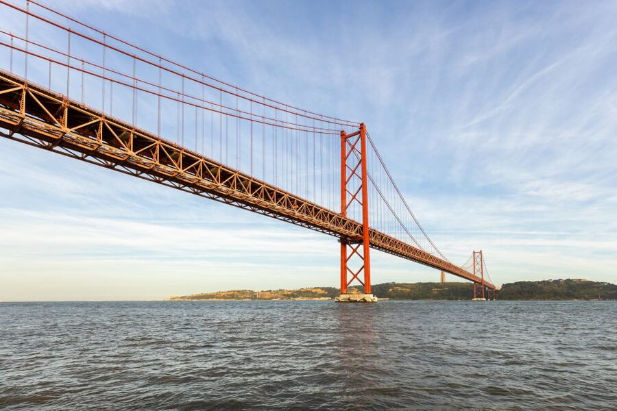 Lisbon: Sailing Tour on the Tagus River - The first views: Belém and the Discoveries Monument