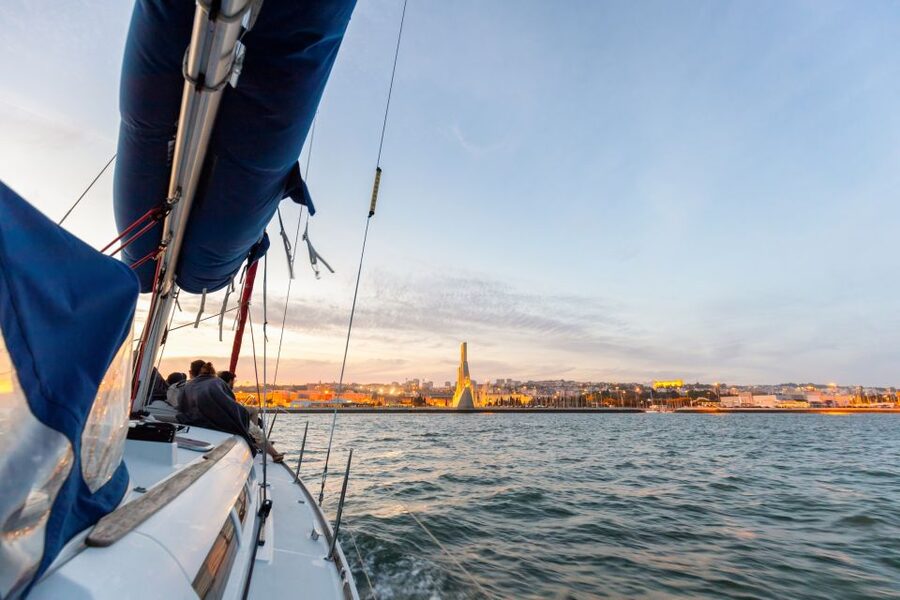 Lisbon: Sailing Tour on the Tagus River - Christ the King and the return to Belém