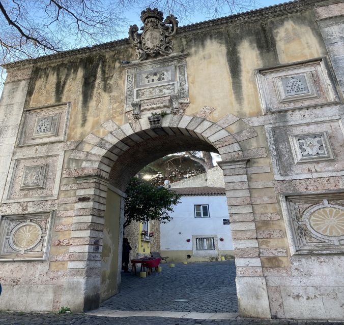 Lisbon: São Jorge Castle E-Ticket and Audio Guide - King Manuel I, the museum, and the peacocks