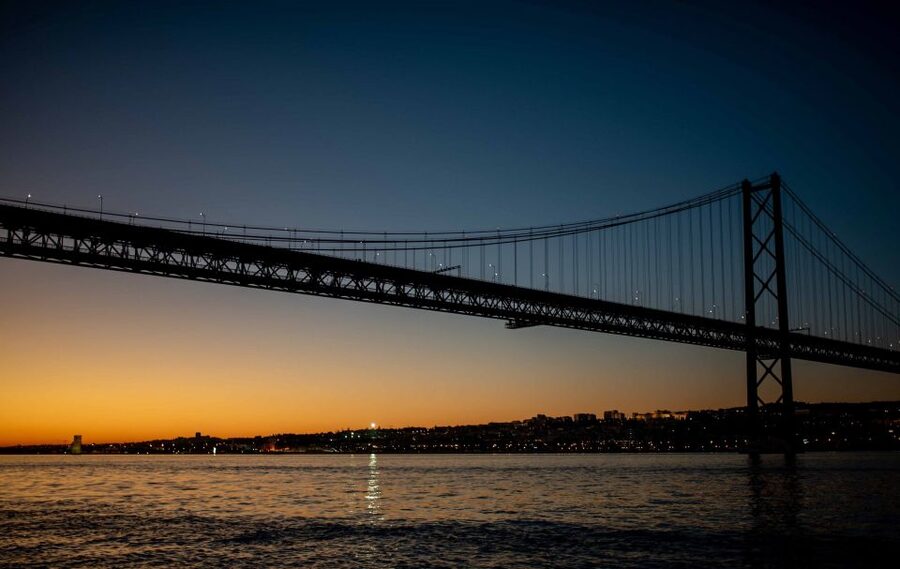 Lisbon: Scenic Day & Sunset Boat Tour with a Drink - Crossing the view toward Christ the King