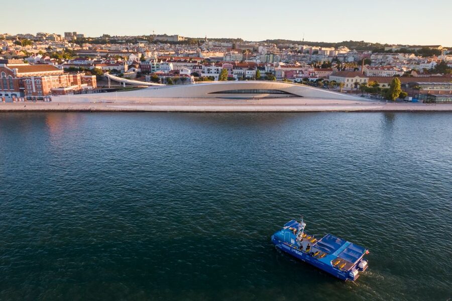 Lisbon: Sightseeing Boat Tour with Hop-On Hop-Off Option - What you see between Terreiro do Paço and Belém
