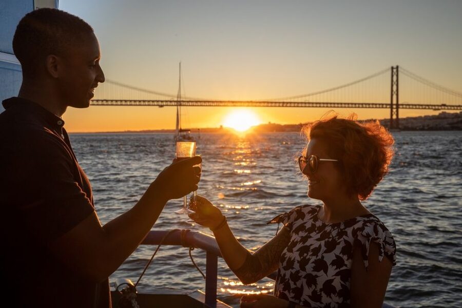 Lisbon: Sightseeing Boat Tour with Hop-On Hop-Off Option - Timing, comfort, and what to bring