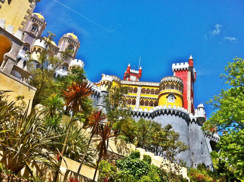 Lisbon: Sintra & Pena Palace Guided Tour with Hotel Pickup - The guides make the difference