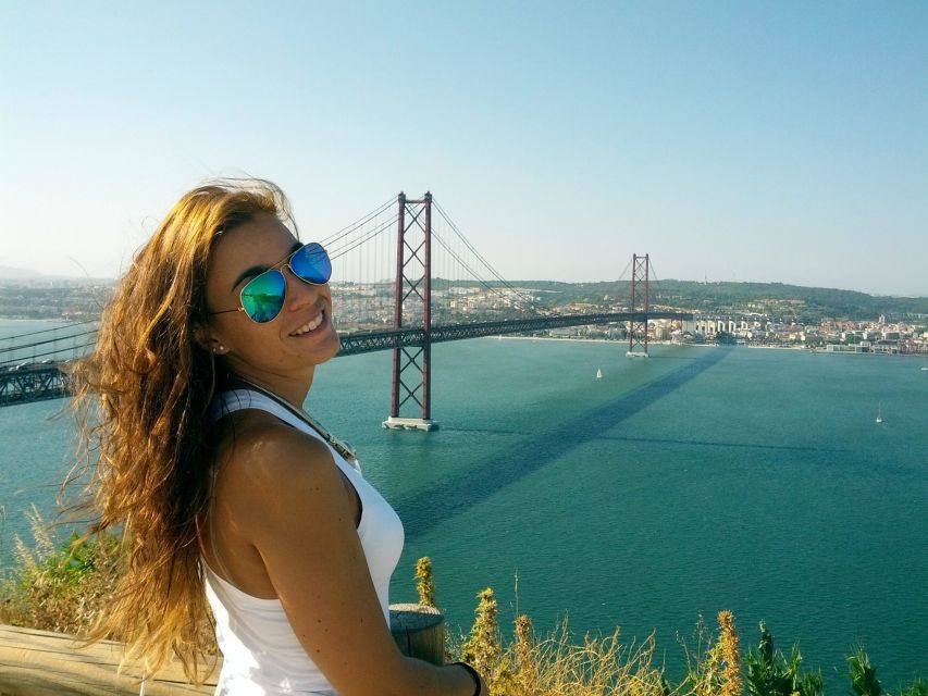 Lisbon: Sintra, Pena Palace, Quinta Regaleira, Cascais Tour - A short palace choice in the village