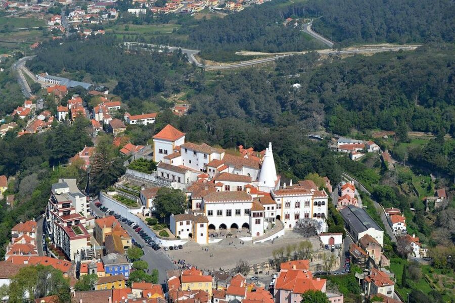 Lisbon: Sintra, Pena, Regaleira, Cabo Roca, Cascais Day Tour - The guides make the difference