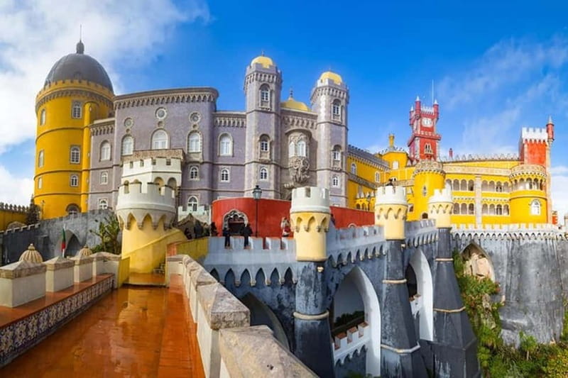 Lisbon: Sintra Tour with Optional Regaleira & Pena Gardens - Meeting in Lisbon and settling into the van