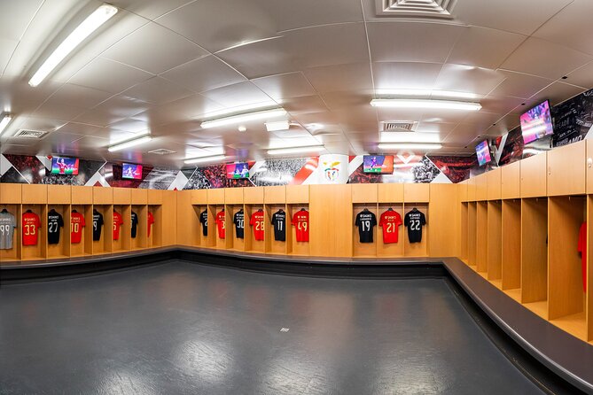Lisbon SL Benfica Stadium & Museum Tour with Scarf - The scarf, photographs, and shopping costs