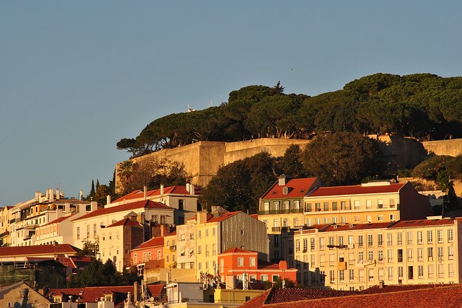Lisbon Small Group 2h Sunset Sailing- Live Commentary & a Drink - The Discoveries Monument and Belém Tower