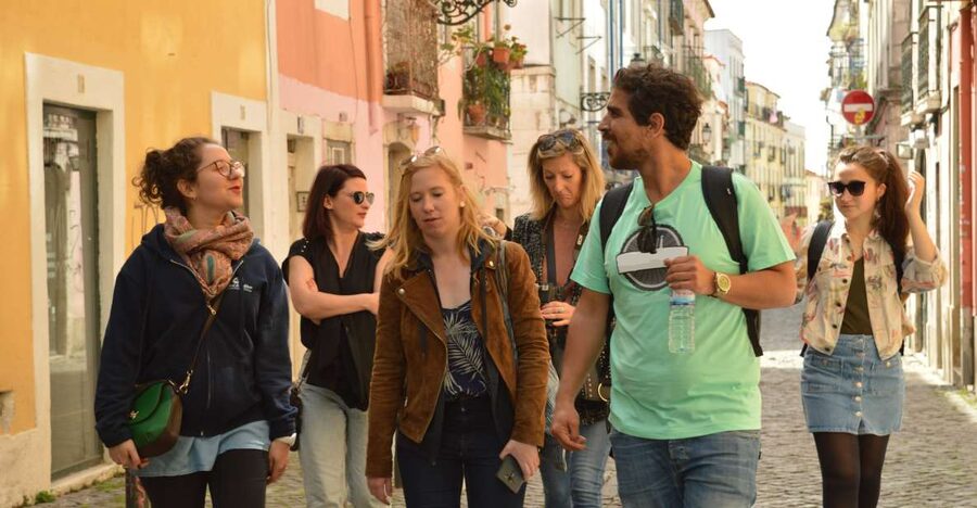 Lisbon: Starter Walking Tour to the highlights in German - Santa Justa Lift and the Carmo Convent ruins