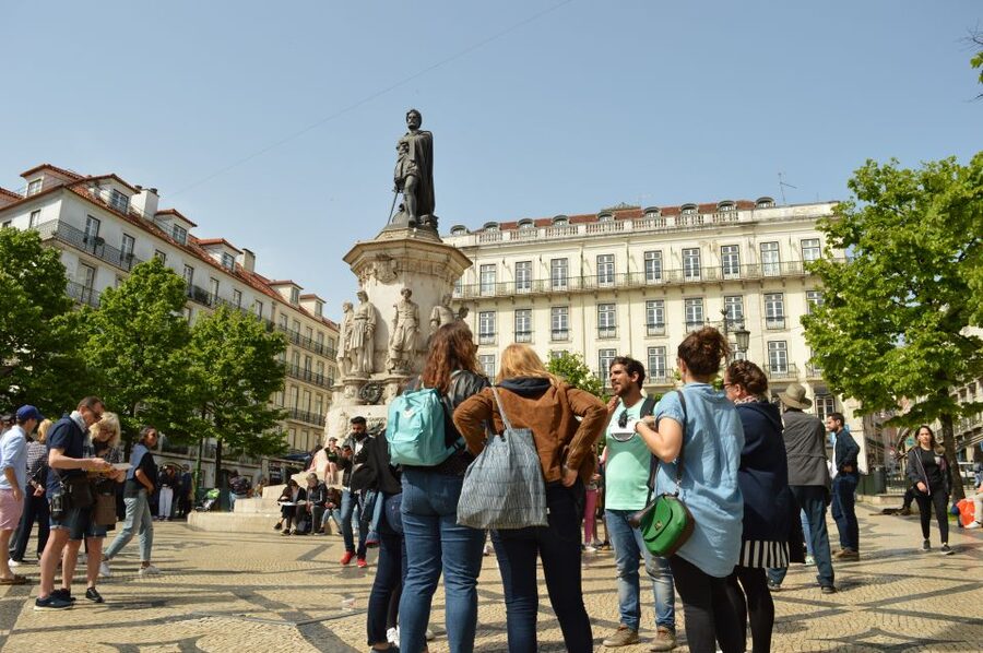 Lisbon: Starter Walking Tour to the highlights in German - Baixa and Rossio: Lisbon rebuilt on a grand plan
