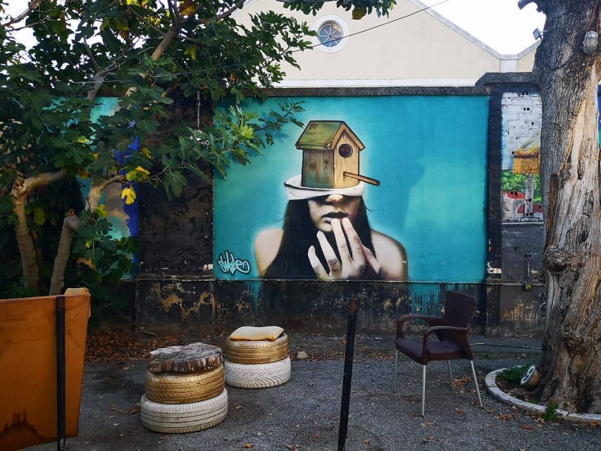 Lisbon: Street Art Tuk Tuk Tour - What the guides add to the experience
