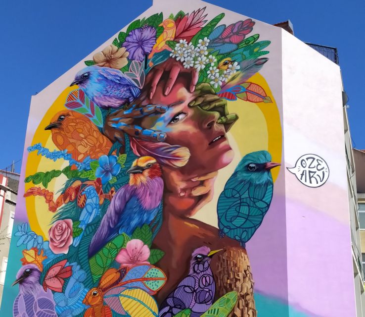Lisbon: Street Art Walk - Secret corners and fresh paint at Caracol da Graça