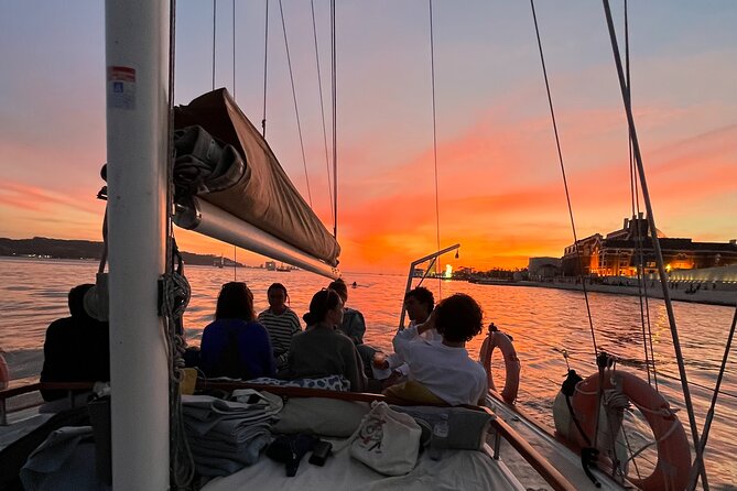 Lisbon Sunset Boat Cruise Tour With Drinks Included - How much sightseeing commentary should you expect?